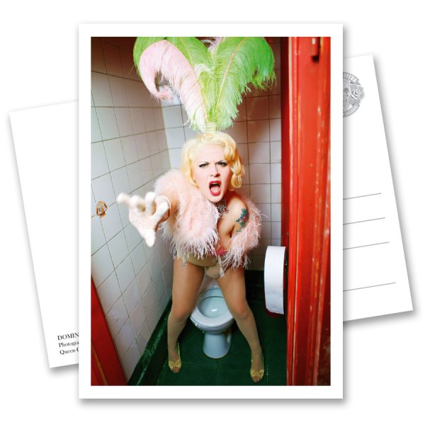 HOME OF BURLESQUE Postkartenbuch mit 25 Postkarten von Carlos Kella zum Heraustrennen. Der Fotograf Carlos Kella zeigt in diesem Postkartenbuch eine erlesene Auswahl an Show-Girls von Deutschlands erster Burlesque-Bar, dem Home of Burlesque in Hamburg auf St. Pauli.