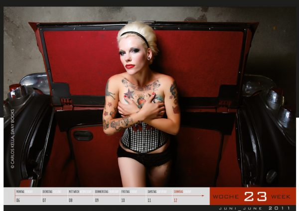 Girls & legendary US-Cars 2011 Wochenkalender von Carlos Kella mit 52 Kalenderblättern, 22 Models und 43 US-Oldtimern. Limitiert
