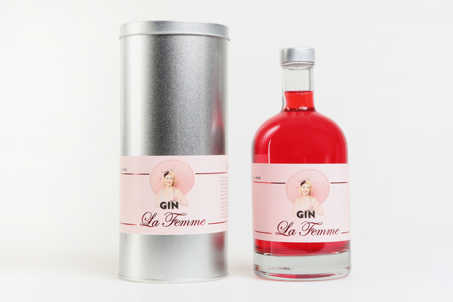 The Taste of Carlos Kella: Gin La Femme 43% VOL. / 0,5 Liter-Flasche in dekorativer Geschenkdose Hergestellt und von Hand abgefüllt in Hamburg