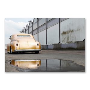 Grossdruck "Rodding in the Fifties-Style" auf Aludibond. Oldtimer Fotografie von Carlos Kella im Format 150 x 100 cm mit Wandaufhängungen: Chrysler Windsor Coupé von 1940