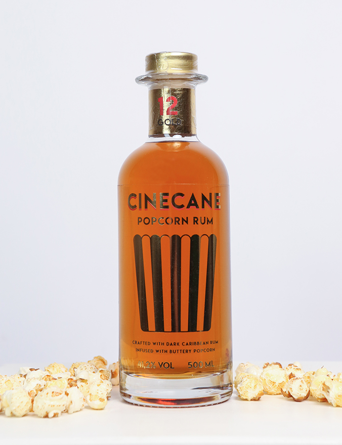 CINECANE Popcorn-Rum, Karamell Popcorn und eine Postkarte von Carlos Kella | Photography