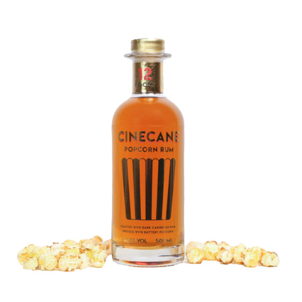 CINECANE Popcorn Rum Gold riecht nach frischem Popcorn mit Röstaromen vom Mais und Noten von Nougat, Vanille und Karamell. "The Taste of Cinema".
